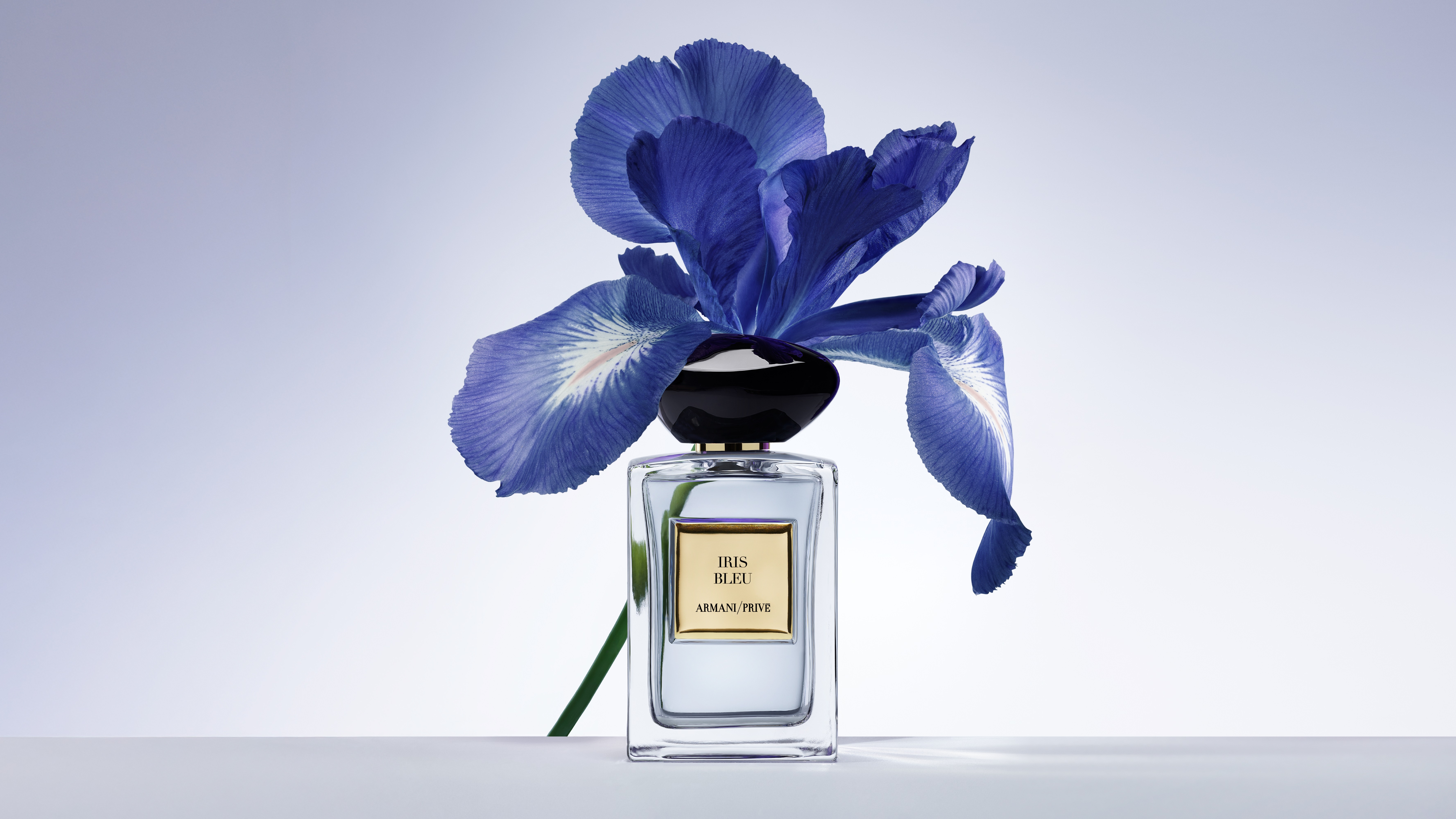 【アルマーニ ビューティ】夕闇前の空に広がる無数の青、無限の静けさを具現化した香りのアートピース＜アルマーニ プリヴェ＞「イリス ブルー」2025年4月4日（金）に新登場