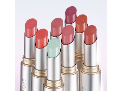 アルマーニ ビューティから「プリズマ フラッシュ リップバーム」が新登場　パールのように輝く透明感×美しい発色を両立