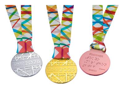 線の織り重なりで大会に関わる一人ひとりを表現した「東京マラソン2026」表彰メダルを提供