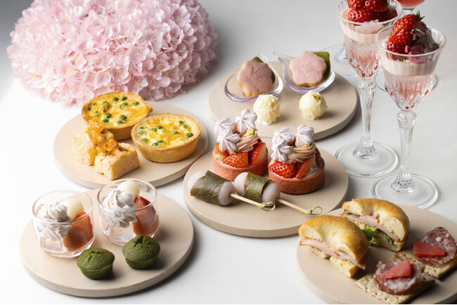 六本木ヒルズ「THE SUN & THE MOON (Restaurant)」春のお茶会をイメージした「お花見日和の桜アフタムーンティー」が登場！期間限定で店内に豪華な桜も出現！のメイン画像