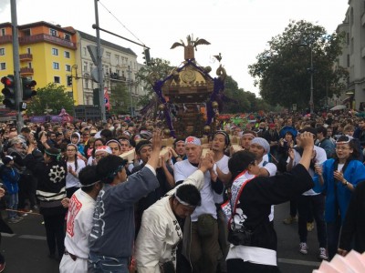 ベルリン150万人参加の文化の祭典へ日本のお神輿が登場