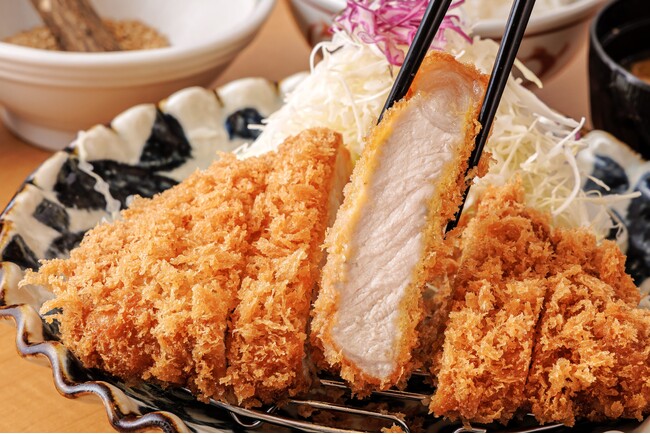 【 埼玉県 “初” 進出! 】話題の老舗とんかつ専門店 『厚切りとんかつ よし平』 が、10/29(水)埼玉・白岡市にオープン!
