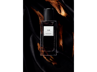 【YSL】ラグジュアリーなフレグランスコレクション「ル ヴェスティエール デ パルファム」から、ウッディレザーノートの「キュイール」が登場。