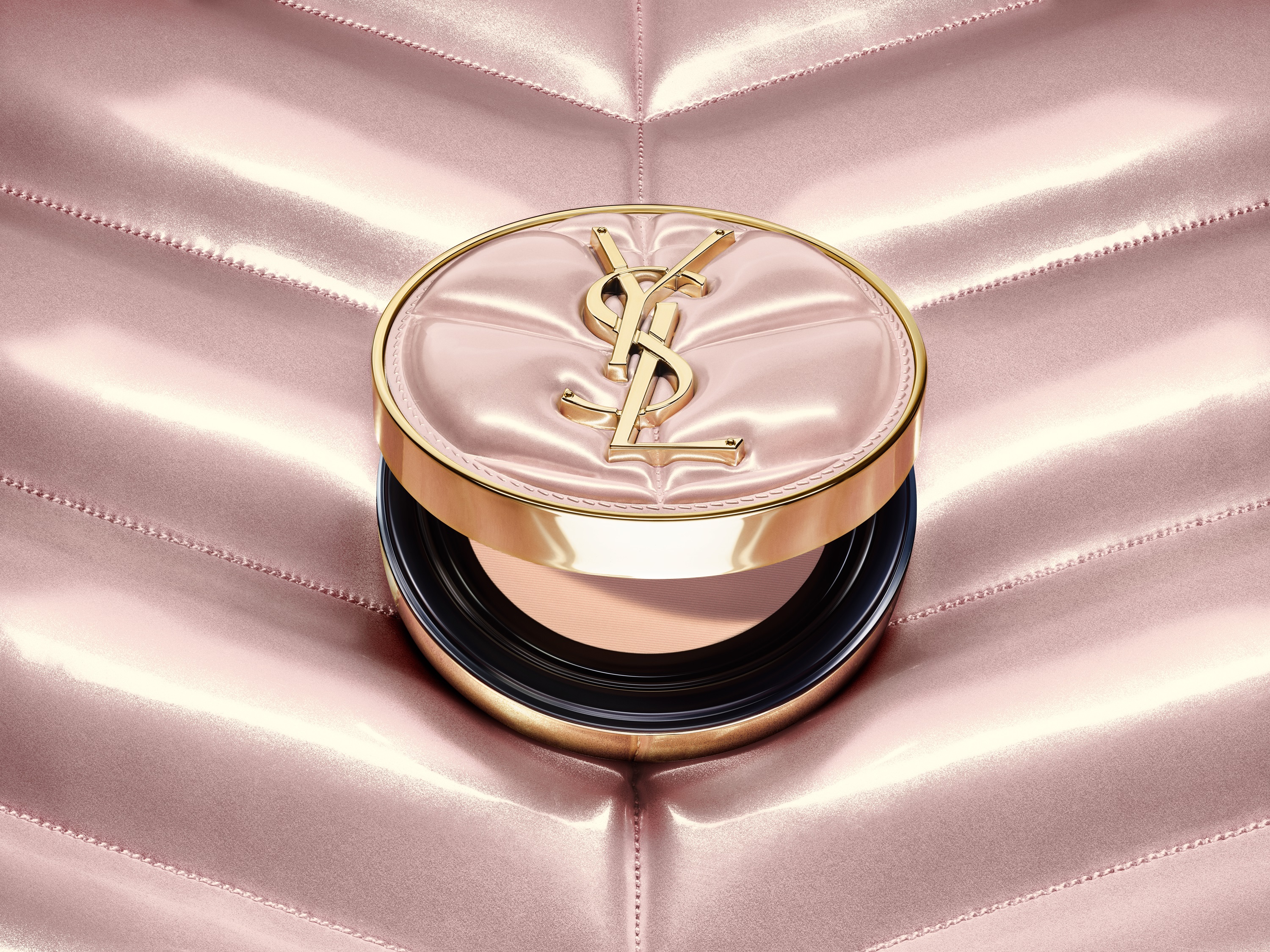 【YSL BEAUTY】クチュールにインスパイアされた、大胆なパファーデザインの「クチュール クッション コレクション」が限定登場！