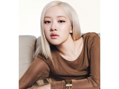 YSL BEAUTY アンバサダーのロゼが、 新ファンデーション「オールアワーズ リキッド グロウ」のキャンペーンに登場。大胆でありながら自然な輝きあふれるツヤを纏う。