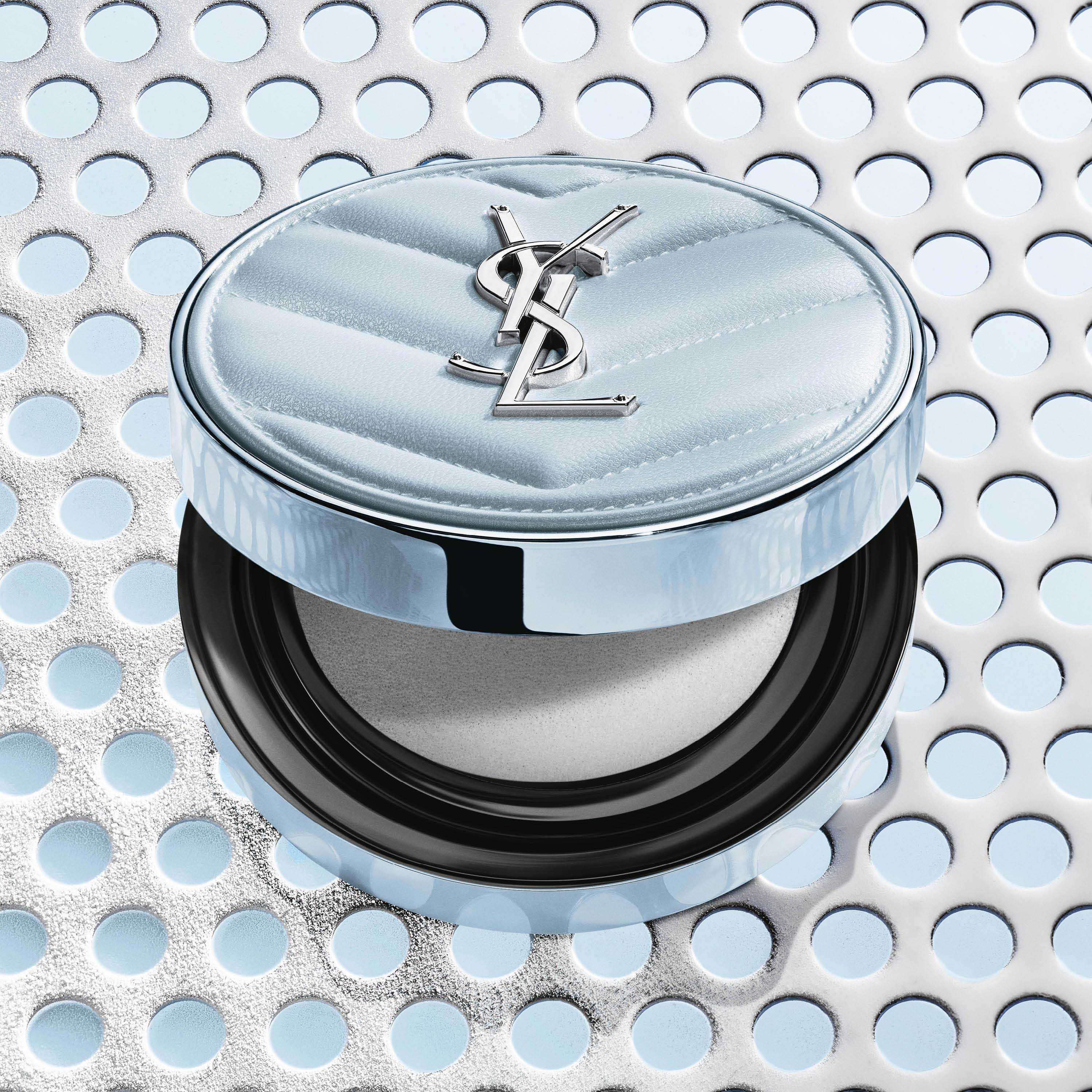 【YSL BEAUTY】瞬時にひんやり肌リセットを叶える、新感覚「お直し」クッション フェイスパウダー『オールアワーズ ブラー クッション』が限定で登場。