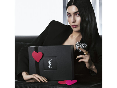 YSL BEAUTYの人気ギフトラッピングがアップデート。　　　　　　　4色のハートモチーフのギフトパッチが6月3日（水）より登場。