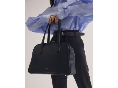 RANDEBOOより初の本革を使用したクラシカルな”Essential bag”が抽選販売にてローンチ。