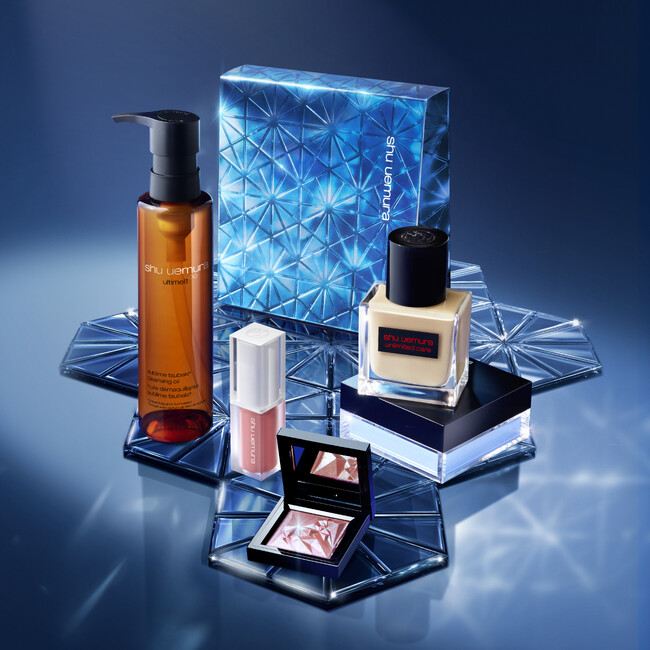 Unwrap the Joy, Celebrate the Season of Sparkle . シュウ ウエムラから自在に組み合わせを楽しむキットが期間限定で登場。