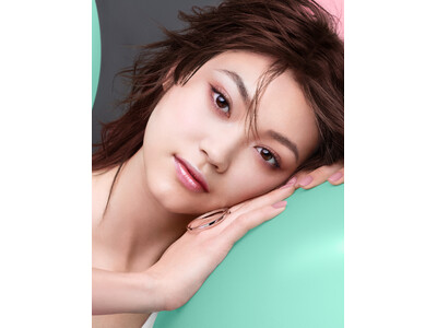 色彩設計ですっぴんリップさらに格上げ。色補正とケアで唇の美しさ呼び覚ます、新プライマーオイルリップ「キヌ...