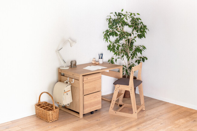 イトーキ、未就学児から大人まで“ずっとフィット”する組み合わせ学習家具シリーズ「Cretta（クレッタ）」を12月15日（月）予約販売開始