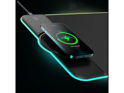Qi充電器搭載、美しく光るマウスパッド「GeeMousepad」をガジェットストア「MODERN g」で販売開始