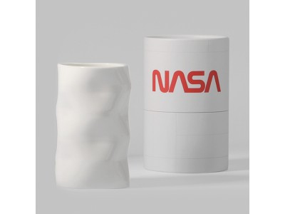 【再入荷】「Space Mug」マグカップを覗くと宇宙船の窓から見た宇宙の姿が! NASA設立60周年を記念したハイテクマグカップ【大人気品薄製品】