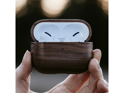 ★新商品★ 木製の手触りが魅力 OAKYWOOD WALNUT AirPods Pro Case【ワイヤレス充電対応／ストラップホール付／手作り】をGLOTURE.JPで販売開始