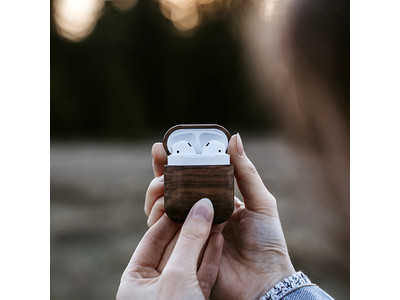 【入荷しました！】ポーランド産 OAKYWOOD WALNUT AirPods Case【ワイヤレス充電対応／ストラップホール付／手作り】【大人気シリーズ】