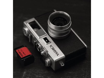 斬新なシステムdigiFilmと、シックでレトロなデザインが魅力のトイカメラ YASHICA Y35を自社ECで販売開始