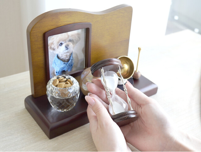 ペットの遺骨で作る【砂時計】 ── ペットメモリアル専門店「ディアペット」とオーダーメイドジュエリー「ケイウノ」が初の共同開発