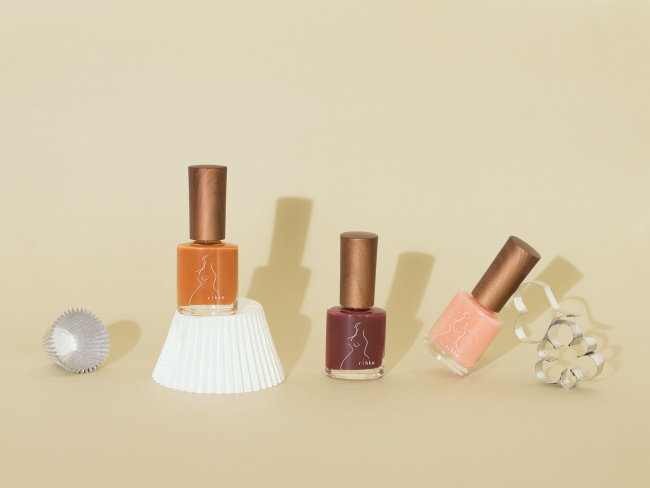「rihka」から、菓子研究家 福田里香氏とコラボした限定パッケージのコレクション「Cosmetic Parlor rihka」が数量限定登場