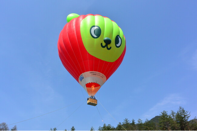ふわりと浮かぶ 心地よさ「アルクマ熱気球係留飛行」開催｜国営アルプスあづみの公園【大町・松川地区】