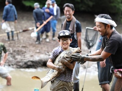 泥んこで挑む魚とり「第39回 沼まつり」開催します（国営武蔵丘陵森林公園）