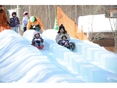 全長約50mの雪と氷の滑り台”アイススライダー”（アルプスあづみの公園 大町・松川地区）