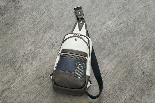 ホワイト 夏向き 豚革ボディーバッグ ホワイト 夏向き 豚革ボディーバッグ