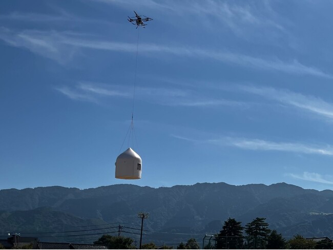 【日本初】LIFULL ArchiTech、ドローンによるインスタントハウスの空輸送の実証実験に成功