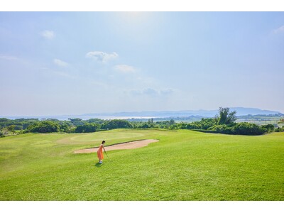 【リゾナーレ小浜島】初心者から上級者まで!日本最南西端のゴルフ場を貸し切り、プレーを満喫したあとは、夕日...