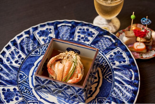 【界 加賀】冬の夜を華やかに彩る「べんがらラウンジ」に、北陸の冬の贅沢な味覚「蟹面（かにめん）」登場