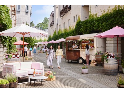 【リゾナーレ八ヶ岳】ロゼワインの色彩で染まる街並みで苺とロゼワインのマリアージュを堪能する「八ヶ岳ロゼワインストリート2026」開催