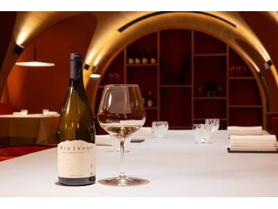 【リゾナーレ八ヶ岳】月の光の下、真夜中に収穫したシャルドネのみで醸造したワイン「Mie Ikeno 月香 Chardonnay 2024」を宿泊者限定で販売