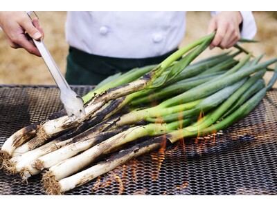 【星野リゾート　リゾナーレ那須】焼きねぎとワインのマリアージュを愉しむ「高原焼きねぎスタンド」期間限定オ...