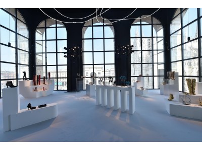 スチュアート・ワイツマン、ミラノファッションウィーク中に初の展示会　Museo del Novecentoにて2019秋コレクションデビュー