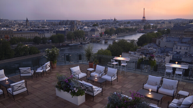 プレスリリース「シュバル・ブラン パリは、盛夏を満喫するためのふたつのランデブー《ル・ジャルダン Le Jardin》と《セレスト Celeste》を暑気と日常の地上から離れたパリの宙空に設ました。」のイメージ画像