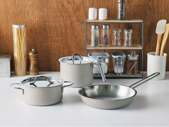 ステンレスの輝きにニュアンスカラーをまとったミニマルコレクション「mellow」誕生