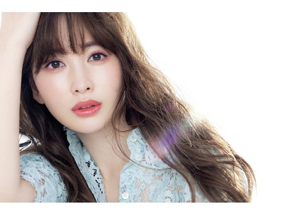 「ドルチェ＆ガッバーナ ビューティ」小嶋陽菜さんが、季節を先取る幸せな春色リップラッカーを紹介 in MAQUIA