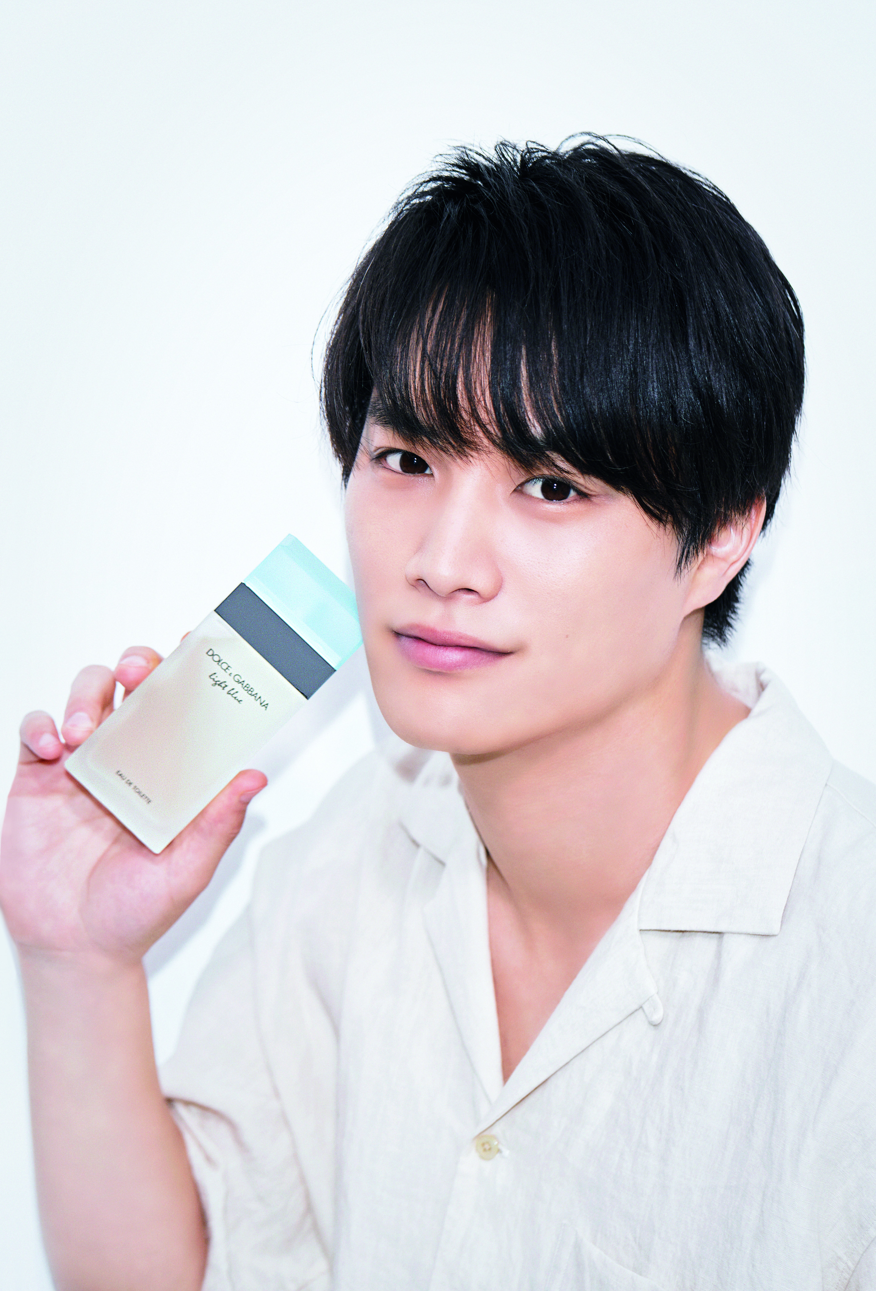鈴木伸之さんの魅力を盛り込んだビジュアル撮影風景ムービーを5月21日(金)より公開。