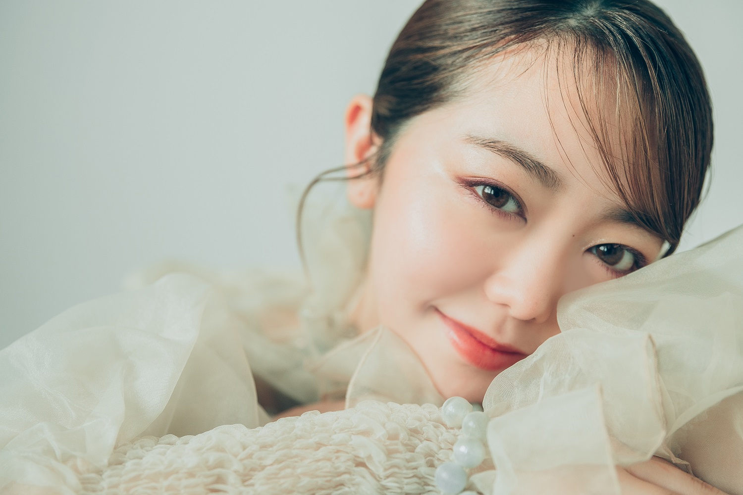 峯岸みなみさんが”かわいい”から脱皮する、優美な大人メイクで登場。 in ドルチェ＆ガッバーナ ビューティ プレス
