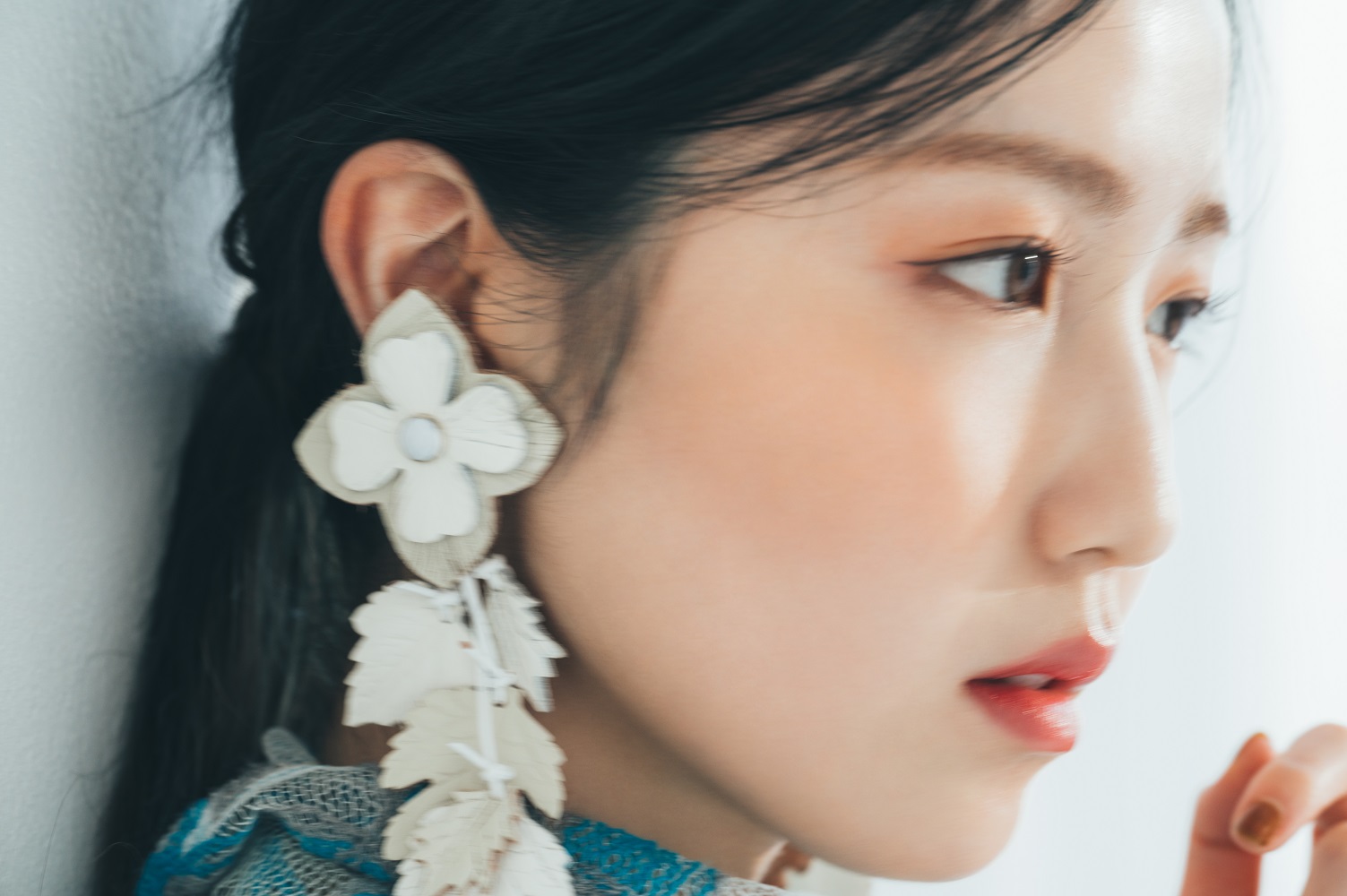 本田仁美さんがチークで彩る透明感を引きたたせるセンシュアルメイクで変身 in ドルチェ＆ガッバーナ ビューティ プレス