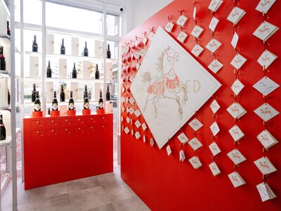 11月23日(日)まで代官山で開催中。運勢に応じて希少な日本酒をテイスティングできる「おみくじ」体験をSAKE HUNDREDが提供