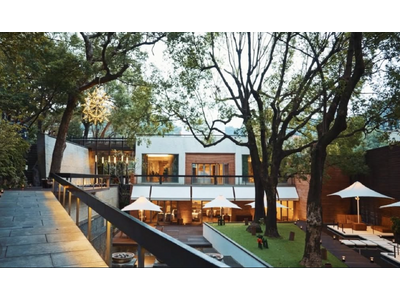 台北の高級リゾートホテル「Villa32」で、SAKE HUNDREDが台湾ローンチ1年の成果を祝うペア...