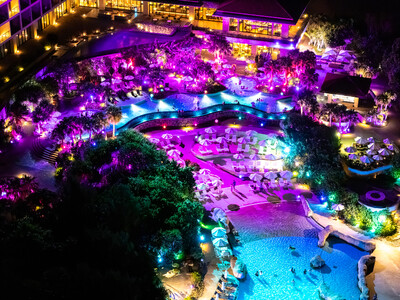 笑顔が弾ける、海と光に包まれる島の夜。瀬良垣ナイトプール 6月19日営業開始