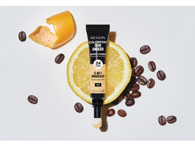 目元が、肌が、目覚めるようにリフレッシュ*１！5-in-1 アイコンシーラー『レブロン カラーステイ スキン アウェイクン コンシーラー』＜新製品＞  全2色　1,650円（税込）