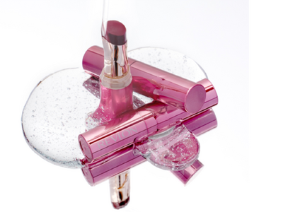 ぷっくり唇。うるおってツヤめく「水膜ツヤリップ」から、 フェミニンな甘やかしミルキーブラウンが登場！