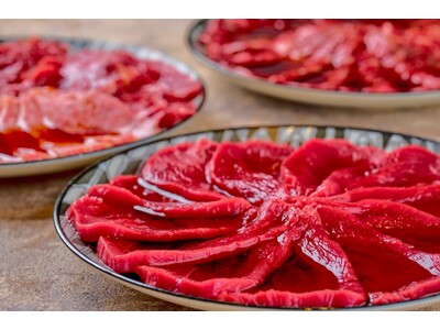 日本の“街焼肉”を新定義。大人が集う進化系エンタメ焼肉の拠点「うしみつ一門目黒店」が、五感＋第六感を刺激...