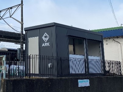 浪江駅で水産養殖！バナメイエビの稚魚を放流し養殖をスタート！～常磐線特急列車で稚魚を輸送～