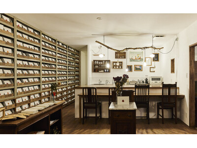 未来へ手紙が送れる詩的喫茶「封灯」が東京・蔵前にオープン。物思いに耽る、読書する、友と語らう、手紙を認める新しい場所、はじまります。