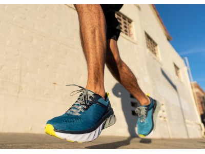 HOKA ONE ONE のダイナミックスタビリティシューズの最新モデル「ARAHI