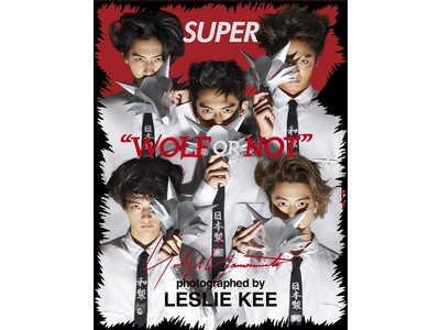 YOHJI YAMAMOTO HOMMEのコレクションをまとった5名をレスリー・キーが撮りおろしたブックレットを制作