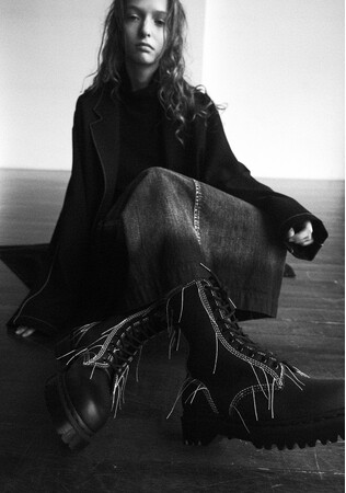 Y’sとDr. Martensによる最新コレクションを12月12日(金)より発売、公式オンラインストア予約受付11月26日(水)18時より開始